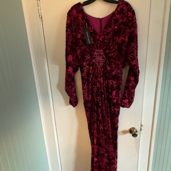 Elegant Tadashi Shoji Maxi Dress - Picture 2 of 4